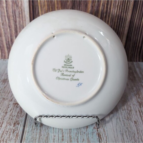 Bing & Grondahl Christmas Plate 1969  "Arrival Of Christmas Guests "  Blue/White - Picture 3 of 7